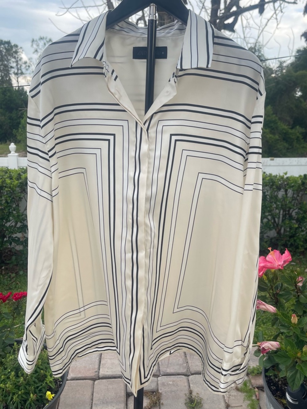 Zara Cream Button-Down Shirt with Black Geometric Stripes
